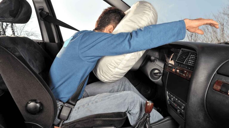 Auto injuries by the airbags