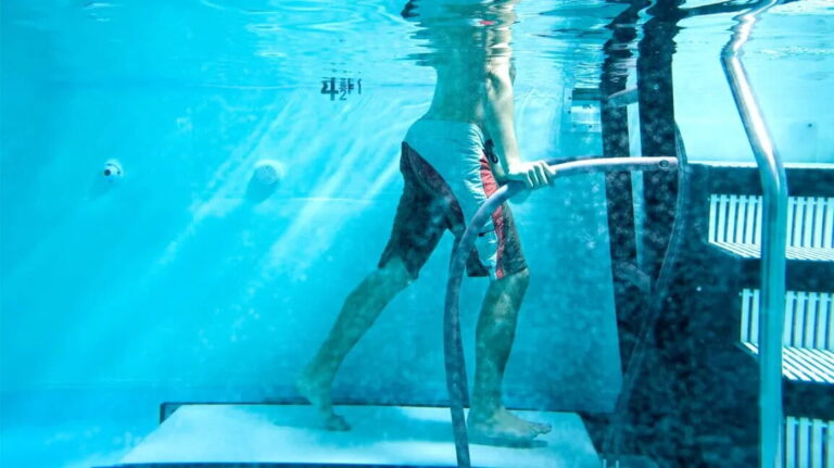 Aquatic therapy for back pain relief)