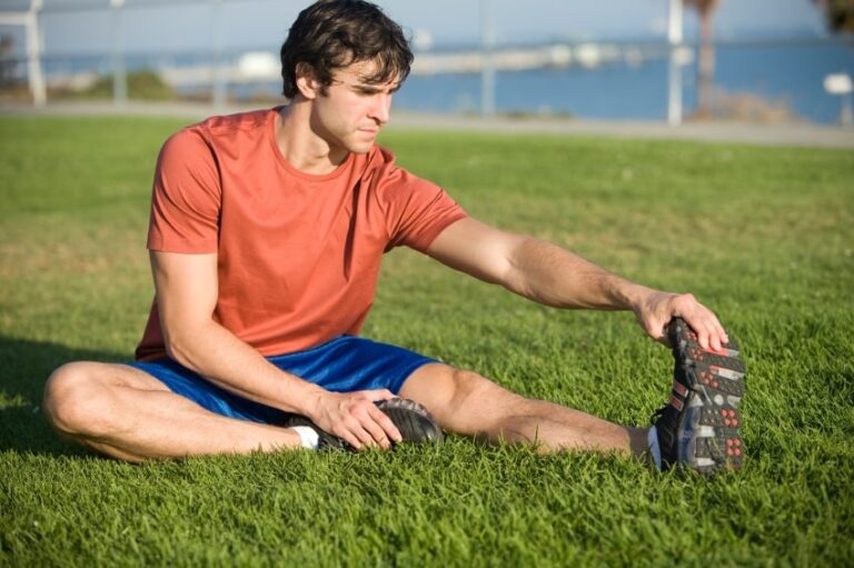 Maintaining knee health during sports 