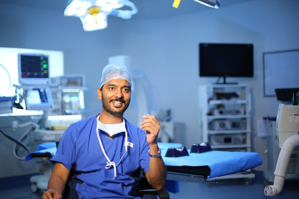 spine-surgeon-scc-7839395_1280