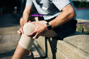 man having a knee injury